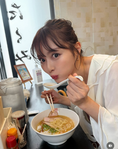 Instagram:内田理央(@rio_uchida)より