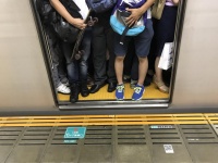 満員電車に逃げ場なし（画像はイメージ）