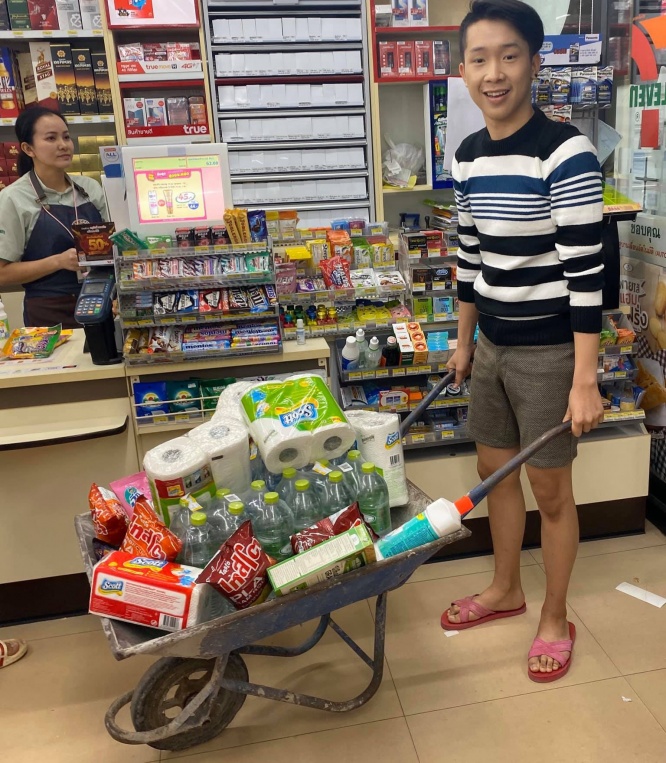 タイ人　いろんなもので買い物
