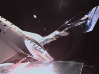 宇宙船に乗せられ宇宙を旅した人類の遠い先祖の遺骨を巡って研究者らが非難