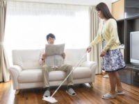 家事は女性にしてもらいたいと思う？　過半数の男性の本音は……