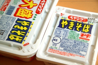 箱買いするファンも少なくはない「ペヤング」