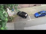 何度やっても縦列駐車ができない車。最後にドライバーが取った行動はなんと！？
