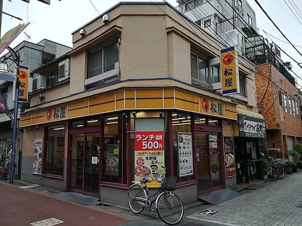 松屋江古田店。松屋の第一号店（李桃桃内さん撮影、Wikimedia Commonsより）
