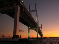 横浜ベイブリッジ（ja:User:Pcs34560さん撮影, Wikimedia Commons