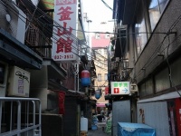 「東上野コリアンタウン」の路地裏（画像は、2019年12月15日、編集部撮影、以下同）