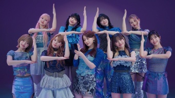 ME:I×ドコモ新CM！Galaxy新機種折りたたみスマホで双子ポーズ披露