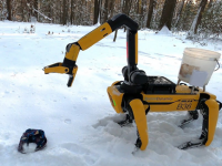 犬型ロボット「スポット」が新たなスキルを習得！洗濯物も拾い集めてくれるし縄跳びもできるようになったよ！