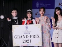 益若つばさ、山本梨愛、近藤千尋、田中杏奈
