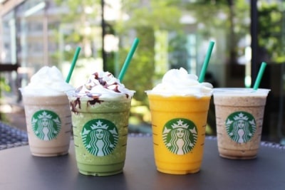 フラペチーノがあの味わいに!?　 絶対飲みたい真夏のスタバカスタマイズ集