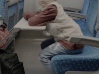 夏休みのひとり旅で「お別れ」したらウルウル　隣に座っていた知らないお姉さんの態度は（東京都・60代女性）