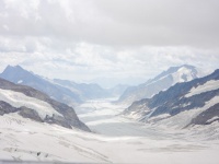 真夏でも、一面氷河！ 標高3,571ｍのスイスの展望台で世界遺産に感激