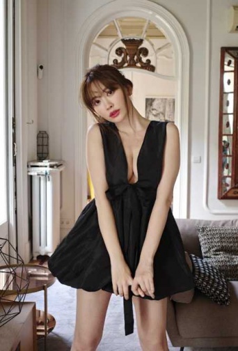 X:小嶋陽菜写真集公式(@kojiharu_book)より