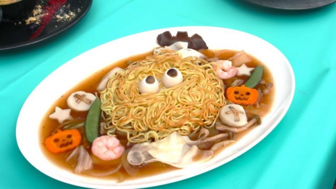 「五目あんかけミイラ麺」（1800円、税込み）