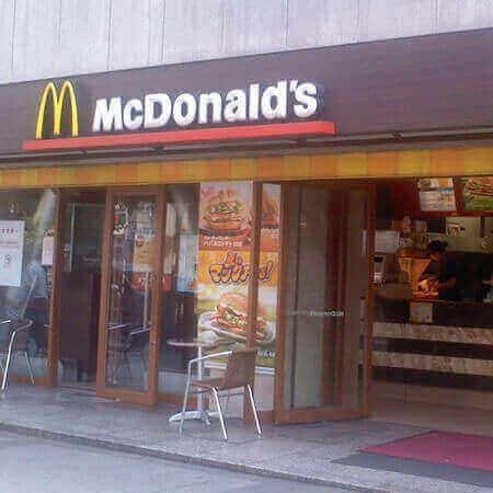 マクドナルド、店内利用休止でも「余裕」の売上増“好循環”のワケ