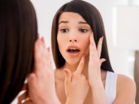 甘いものが食いてぇ！　ニキビがやべぇ！　女子に聞く、「私ストレス溜まってきてます！」のサイン