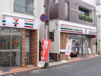 左側の店舗にはATM、コピー機しかない（以下編集部撮影）