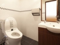 “クサイ”なんて言わせない！　女性が実践するトイレの「ニオイ」対策3選