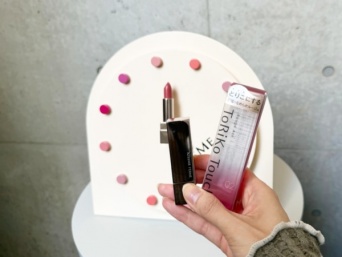 暗闇でとろけるルージュの塗り心地を体感。「キスミー フェルム」期間限定イベントを開催