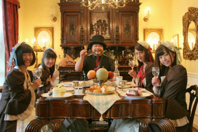 今、話題のクラウドファンディングにて資金調達を達成！あの男爵がプロデュースするアイドルに潜入取材。