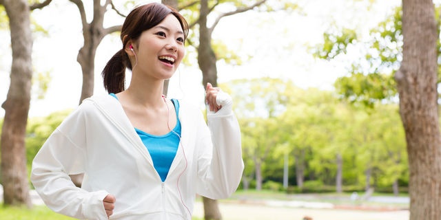 有酸素運動をする女性