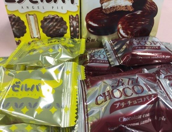 ミニエンゼルパイ（左）とプチチョコパイ（右）（写真は編集部撮影）