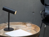 在宅ワークで大活躍！　コンパクトでおしゃれなLEDスタンドライト