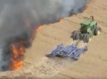 落雷により農場が大火事に！　そのとき農家のとった行動とは？