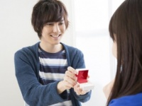 お金がない男性からのプロポーズ、「許せる」or「許せない」？