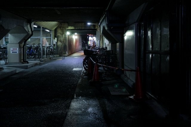 深夜の大阪で道に迷い、見知らぬマンションの下で話していた私と友人。そこに住人が帰ってきて（静岡県・50代女性）