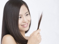 76.3％の男性が●●を支持！　「黒髪」VS「茶髪」、男ウケのいい髪色はどっち？