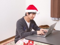 今年は木曜・金曜日！　彼女がいないクリスマス、男性は耐えられる？　74％の男性が〇〇！