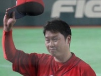 新井貴浩監督（写真は現役時代）