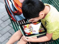 中国でも、子どものスマホ依存、ゲーム中毒が問題となっている（イメージ画像）