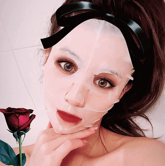 インスタグラム：ダレノガレ明美(@darenogare.akemi)より