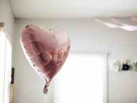 お願い、気づいて。女が見せる本当の「脈なしサイン」