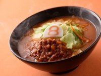 「野菜トマトらーめん」（8番らーめんプレスリリースより）