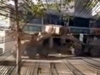ガンダムっぽいじゃないか。ホイールローダー同士のガチバトル（中国）