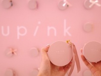 柏木由紀プロデュース「upink」新作クッションファンデがいち早く手に入る！　ピンクの世界に浸れるポップアップストアがオープン