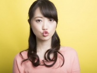 同性にはバレてるよっ！　恋愛における「あざとい女」の特徴4つ