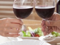 男性に聞いた！　「外食好きの女性」と「自炊好きの女性」、付き合うならどっち？