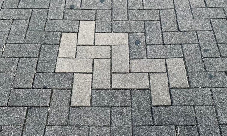 街なかに潜む「地面の犬」を集めるクリエイターに注目集まる　サイコーの着眼点じゃん...