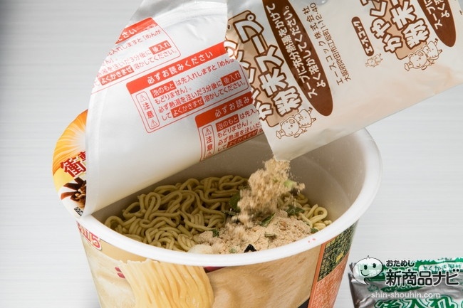 泡立つスーパーカップ豚骨醤油CR5_2591