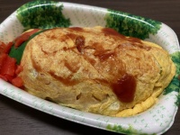 20代男性も半分で満腹に　スーパー玉出のギッシリみっちり「オムライス」、235円でコスパよすぎ！