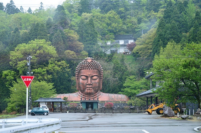 ハニベ岩窟院の仏頭（saname777さん撮影、Flickrより）