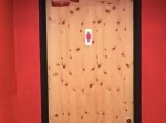 扉の先は異世界！？　ホルモン屋の女性トイレがなぜか“メルヘン”空間に…