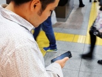 他人の「スマホをチラ見」して驚いたコト・6選