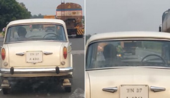 ゴーストドライバー？運転手のいない旧式の車が道路を走行しているミステリー（インド）