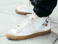 NIKE的呪術廻戦。ブードゥー人形を装着したスニーカー「Blazer Mid Voodoo Doll」が販売予定