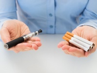 電子タバコは「喫煙」の入り口か出口か？（depositphotos.com）
